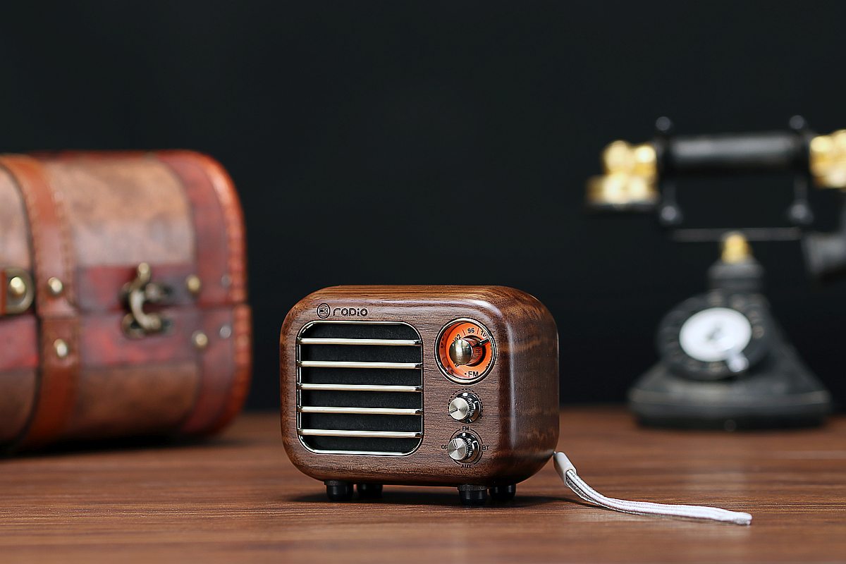 Retro Design Bluetooth Speaker with FM-Radio R918-A/C - Picture 3 of 11