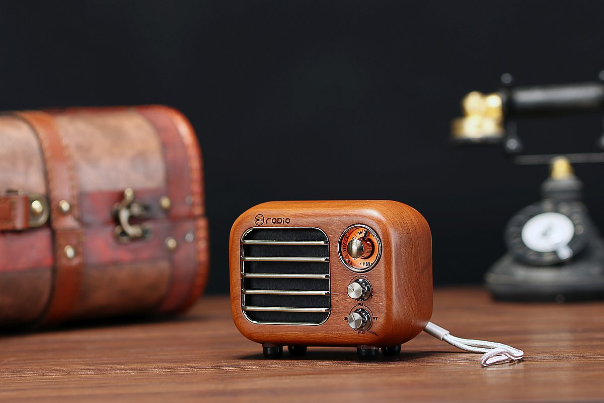Retro Design Bluetooth Speaker with FM-Radio R918-A/C - Picture 10 of 11