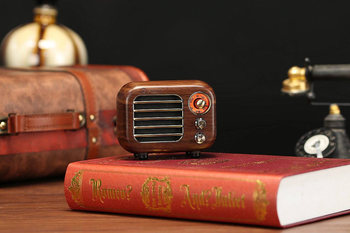 Retro Design Bluetooth Speaker with FM-Radio R918-A/C - Picture 4 of 11