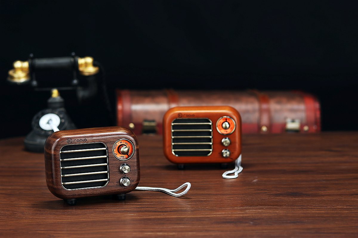 Retro Design Bluetooth Speaker with FM-Radio R918-A/C - Picture 8 of 11